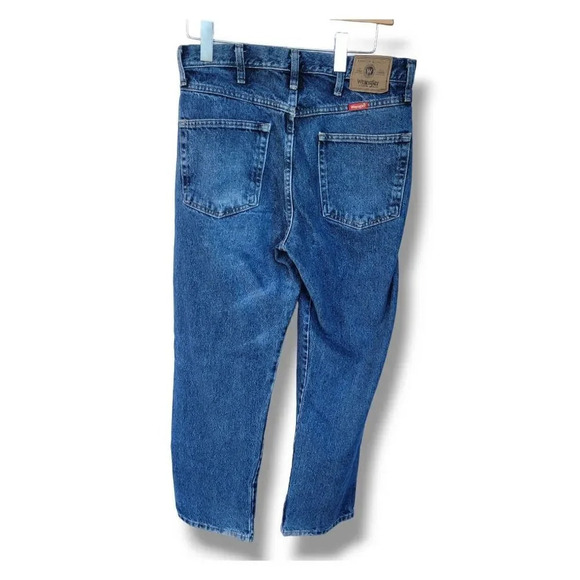 Wrangler men's blue medium wash regular fit jeans - 34x29​ - Picture 4 of 9